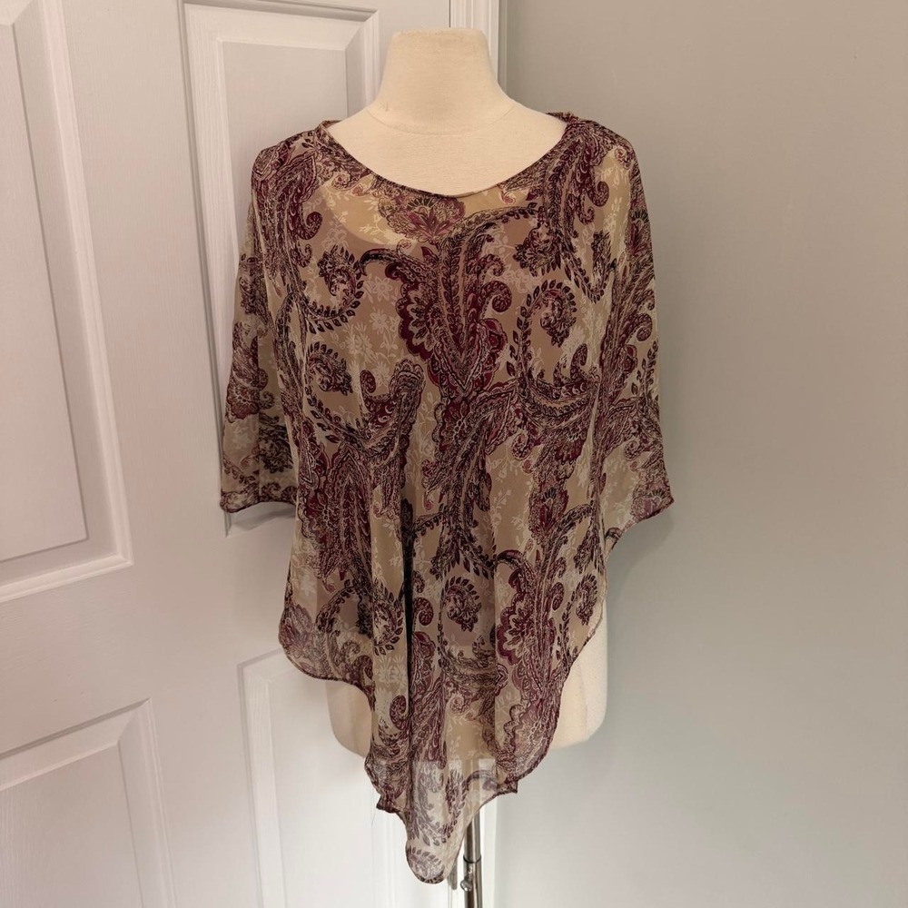 Y2K CREAM AND MAGENTA ZOEY BETH  PLUS PAISLEY PRINT PONCHO TOP
